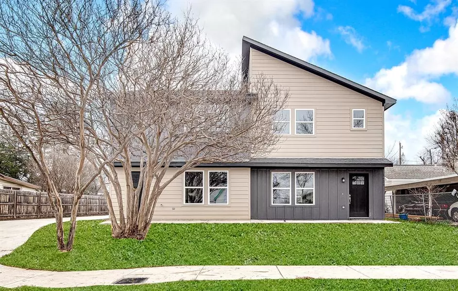 320 W Gambrell Street, Fort Worth, TX 76115