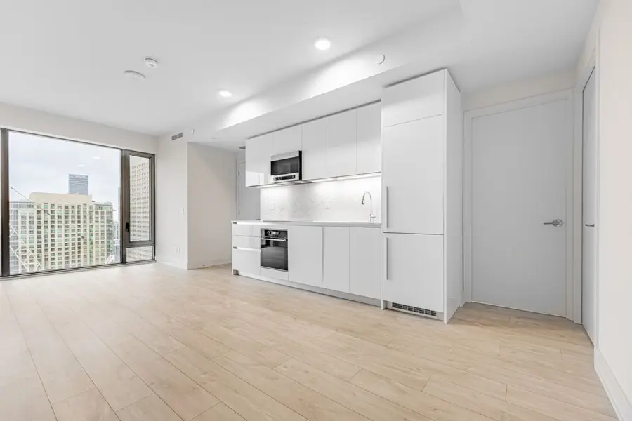 8 Cumberland ST #2806, Toronto C02, ON M4W 1J5