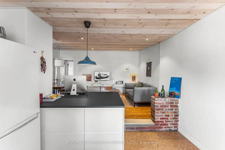 10 Borden ST #3rd floor, Toronto C01, ON M5S 2M9