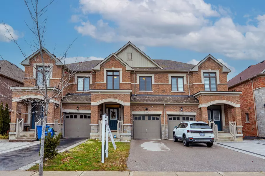 24 Briarfield AVE, East Gwillimbury, ON L9N 0P5