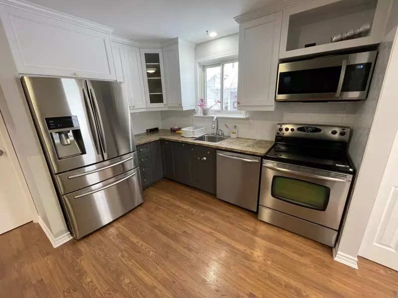 7 Burbank Pl (Main) PL, Barrie, ON L4M 2S8