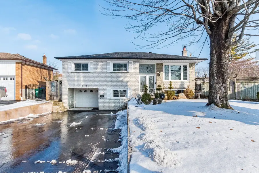 3800 Wyewood RD, Mississauga, ON L4T 2A2
