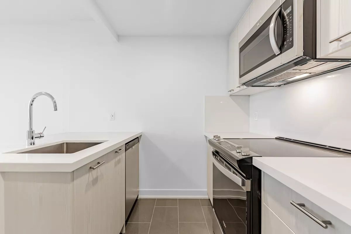 Toronto C08, ON M5A 3X1,191 Sherbourne ST #1608