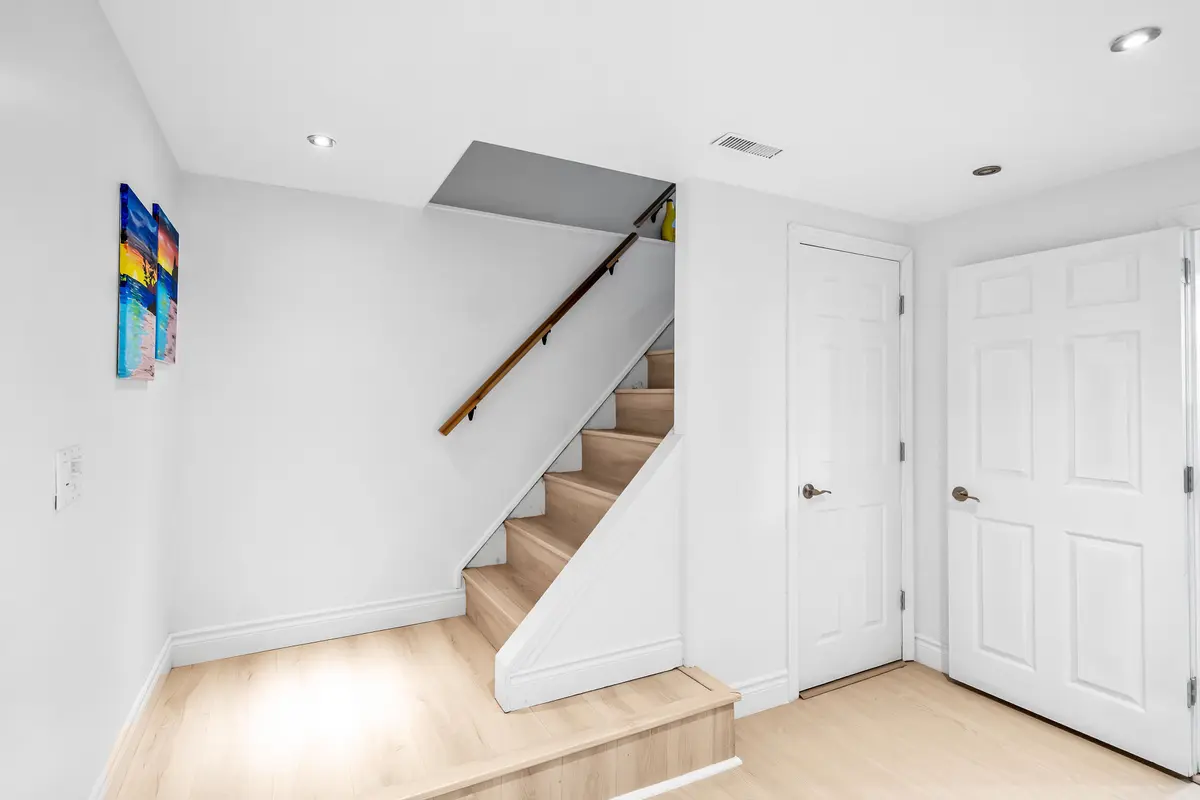 834 Sanok DR #Basement, Pickering, ON L1W 2R2