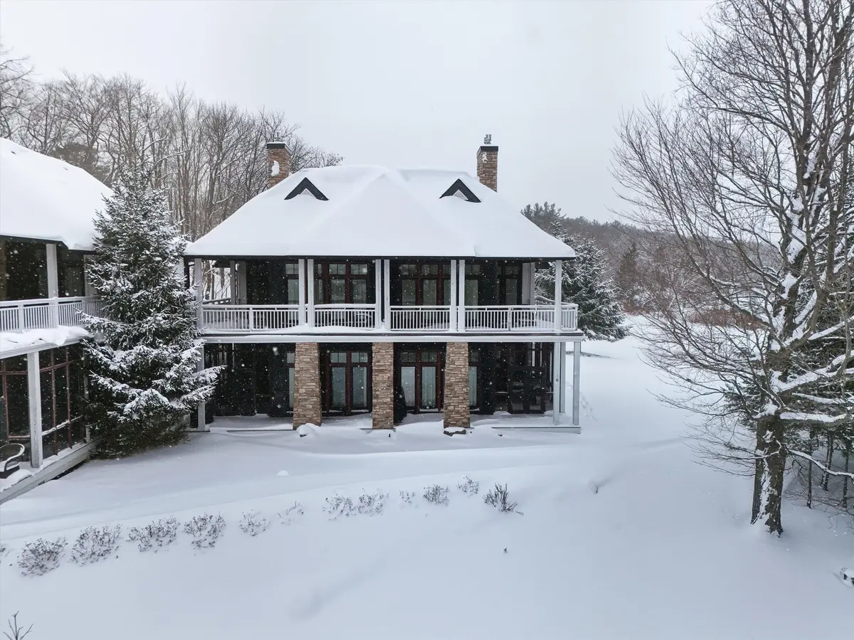 Muskoka Lakes, ON P0B 1P0,1003 Matthews DR #C6 5B