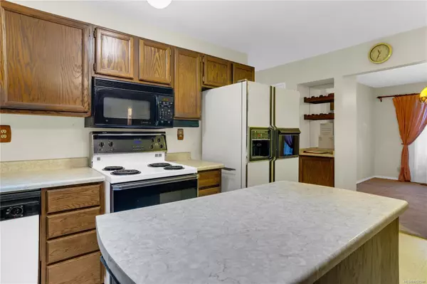 Lantzville, BC V0R 2H0,6513 Phantom Rd