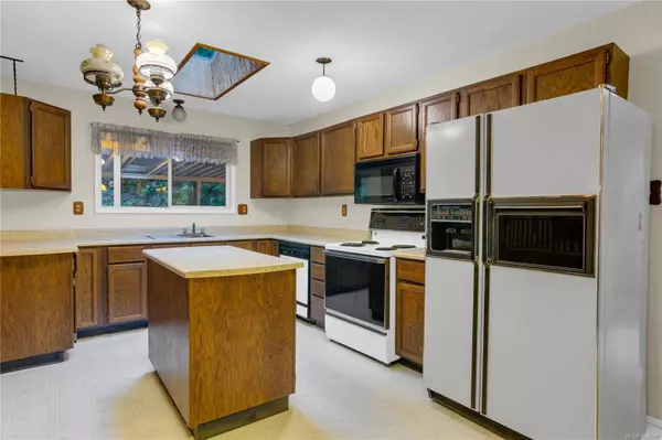 Lantzville, BC V0R 2H0,6513 Phantom Rd