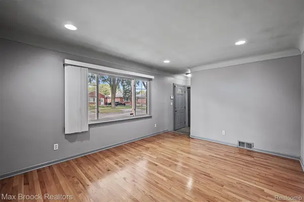 Dearborn Heights, MI 48127,8282 Nightingale ST