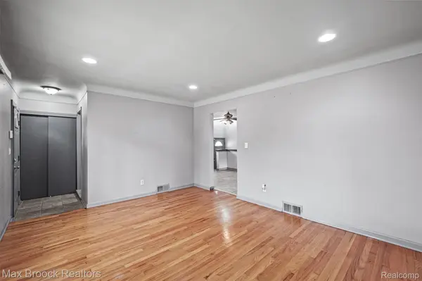 Dearborn Heights, MI 48127,8282 Nightingale ST