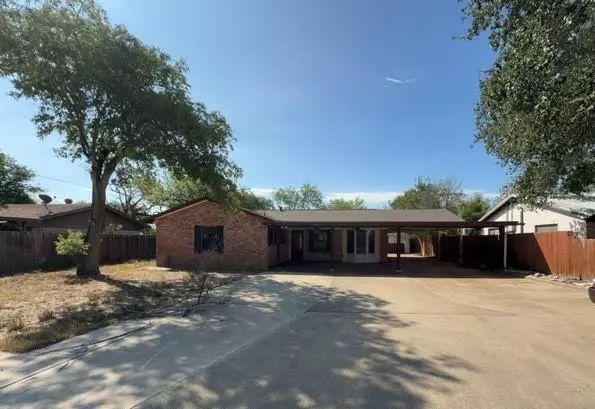 1217 Vivian Street, Pleasanton, TX 78064