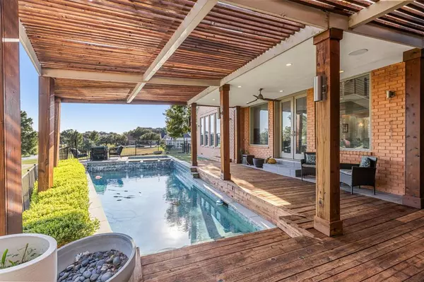 7702 Lakecrest Circle,  Irving,  TX 75063