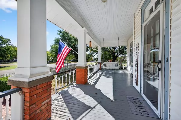 Leonard, TX 75452,201 N Main Street