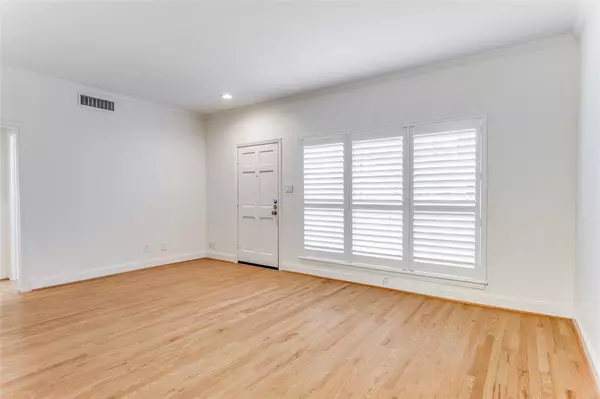 Fort Worth, TX 76109,4405 Bellaire Drive S #119