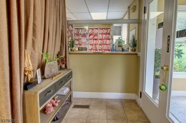 Englewood City, NJ 07631,180 Grand Ave