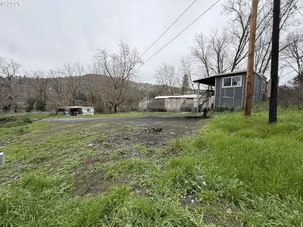 Roseburg, OR 97470,1713 SE MILL ST