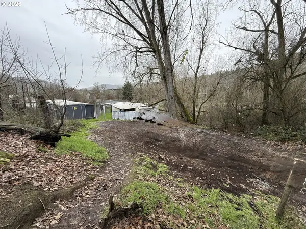 Roseburg, OR 97470,1713 SE MILL ST