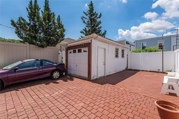 Glendale, NY 11385,7844 86th ST