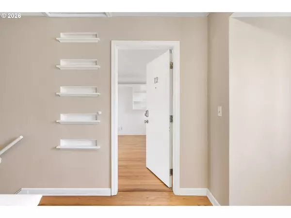 Portland, OR 97213,255 NE 61 AVE #12