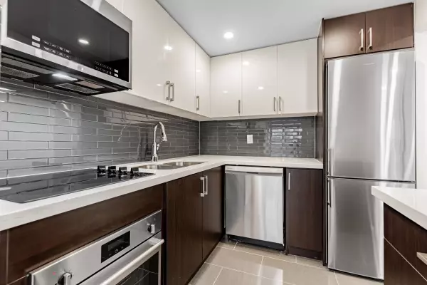 Toronto C08, ON M5A 3X1,191 Sherbourne ST #821