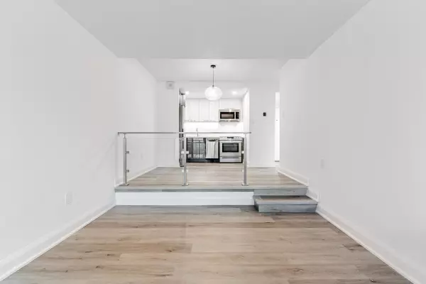 Toronto C08, ON M5A 3X1,191 Sherbourne ST #819