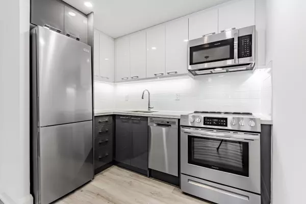 Toronto C08, ON M5A 3X1,191 Sherbourne ST #819