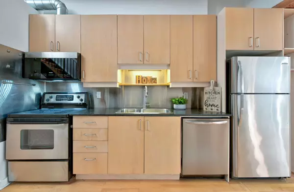 Toronto C08, ON M5E 1Z7,81A Front ST E #418