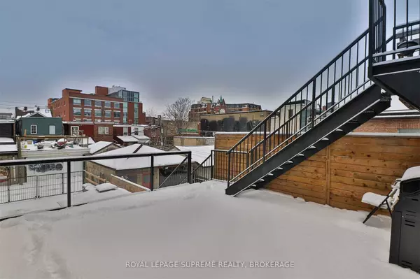 Toronto C01, ON M5T 2R5,62 Lippincott ST #2