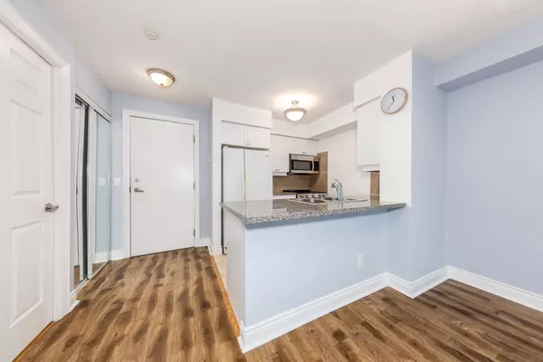 Toronto C07, ON M2M 4M7,15 Greenview AVE #1907