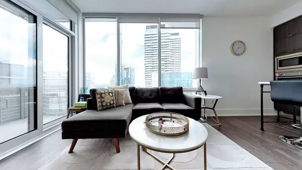 Toronto C01, ON M5J 2Z2,10 York ST #5103