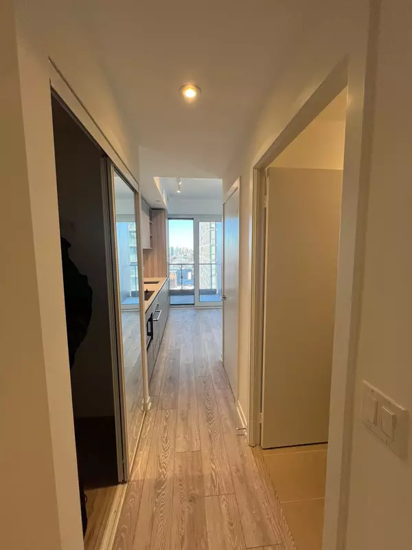 Toronto C01, ON M5V 0W4,55 Mercer ST #2605