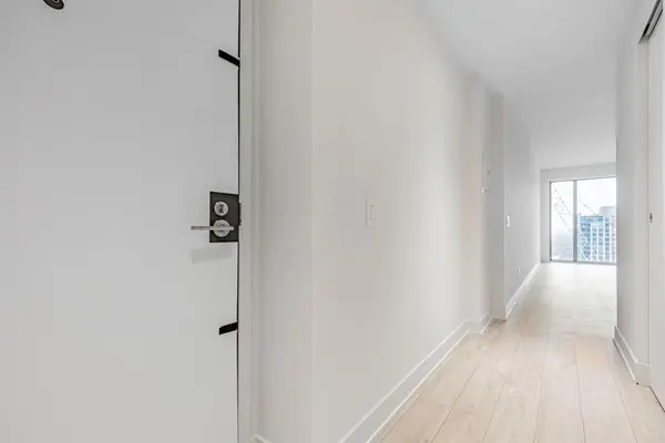 Toronto C02, ON M4W 1J5,8 Cumberland ST #2806