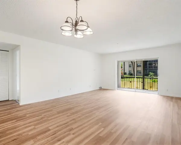 Lauderhill, FL 33319,6201 N Falls Cir Dr #109