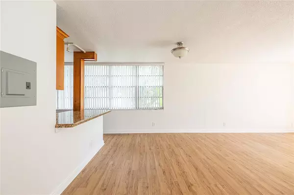 Davie, FL 33324,9471 Evergreen Pl #201