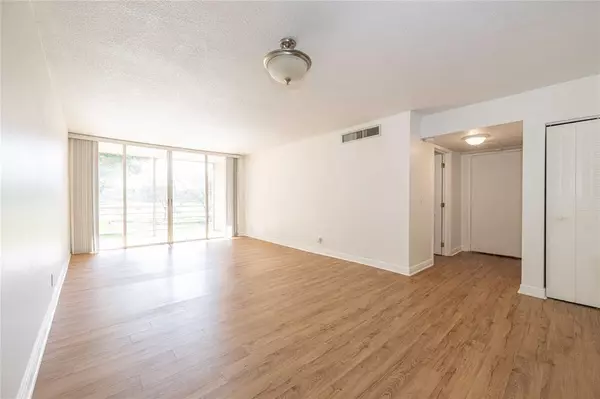 Davie, FL 33324,9471 Evergreen Pl #201