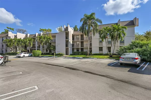 8411 Forest Hills Dr #206, Coral Springs, FL 33065