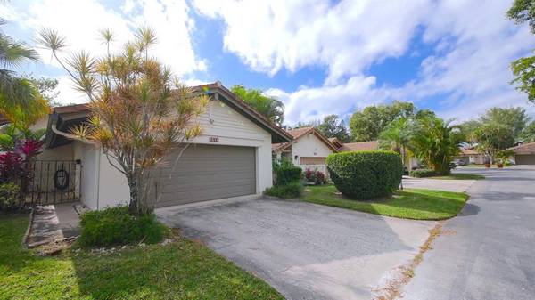 5616 Hammock Ln #114, Lauderhill, FL 33319