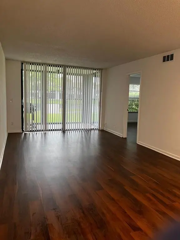 Oakland Park, FL 33309,203 Lake Pointe Dr #108