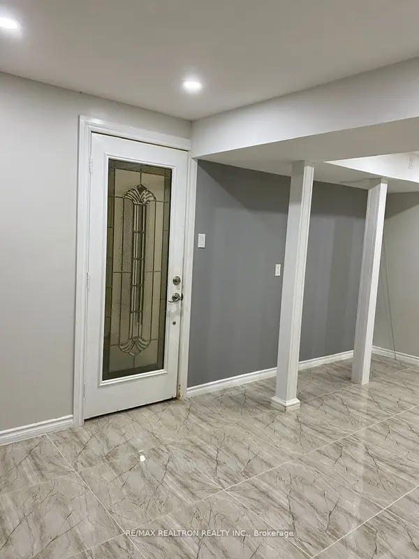 Newmarket, ON L3Y 7N3,148 John Bowser CRES #BSMNTLL