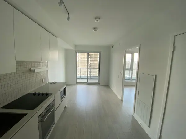 Vaughan, ON L4K 0J7,950 Portage Pkwy #4305