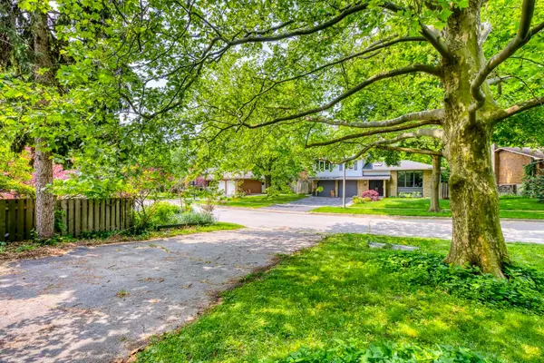 Oakville, ON L6J 5K8,455 Canterbury CRES