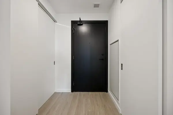 Toronto W07, ON M8Y 1L1,689 The Queensway ST #622