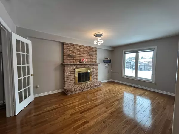 506 Dicenzo DR, Hamilton, ON L9B 2C4