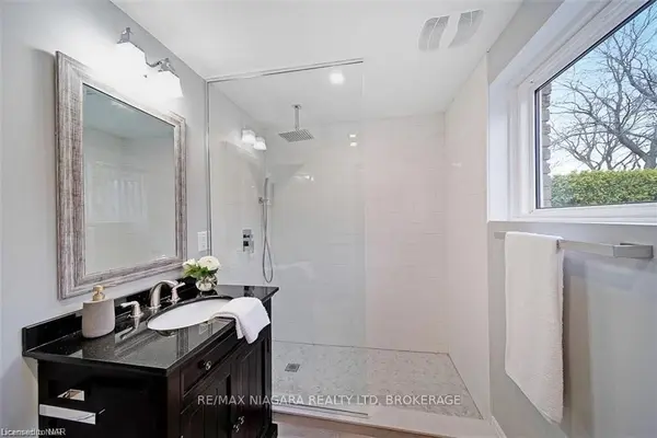 Niagara Falls, ON L2H 2B4,4102 BROOKDALE DR #LOWER Unit