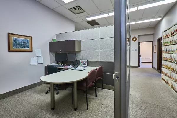 Huntsville, ON P1H 2C6,27 Main ST E