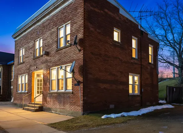 1792 Longwoods RD, Southwest Middlesex, ON N0L 2N9