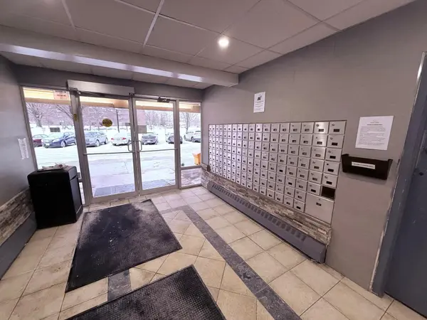 London East, ON N5Y 4T8,563 MORNINGTON AVE #302