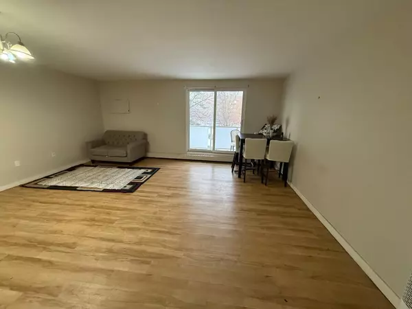 London East, ON N5Y 4T8,563 MORNINGTON AVE #302