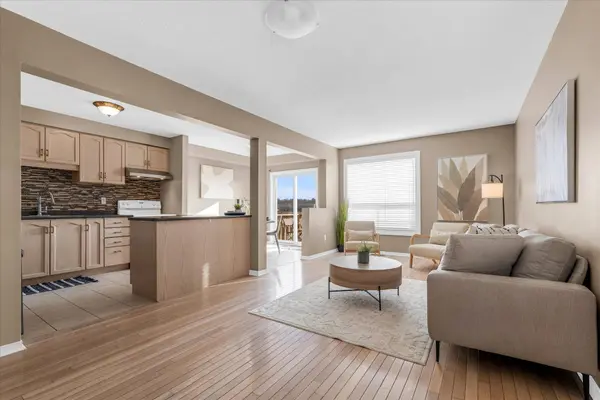 Hamilton, ON L8J 3V8,800 Paramount DR #40