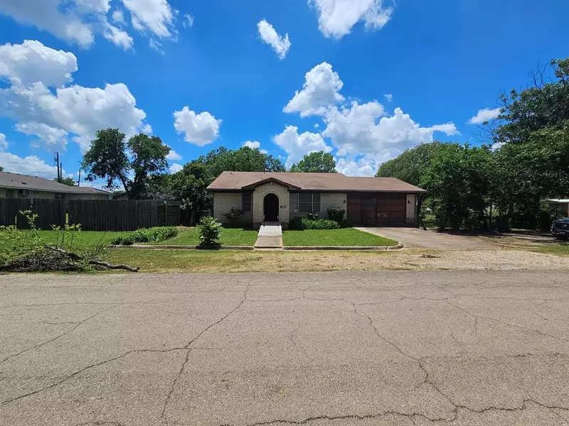 311 N Arthur Street, Mcgregor, TX 76657