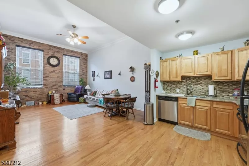 19 Market #205, Paterson City, NJ 07501